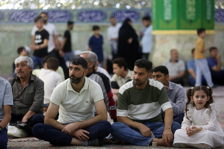 گزارش تصویری؛محفل مولودی‌خوانی عرب‌زبانان مقیم قم در شب میلاد امام رضا(ع)