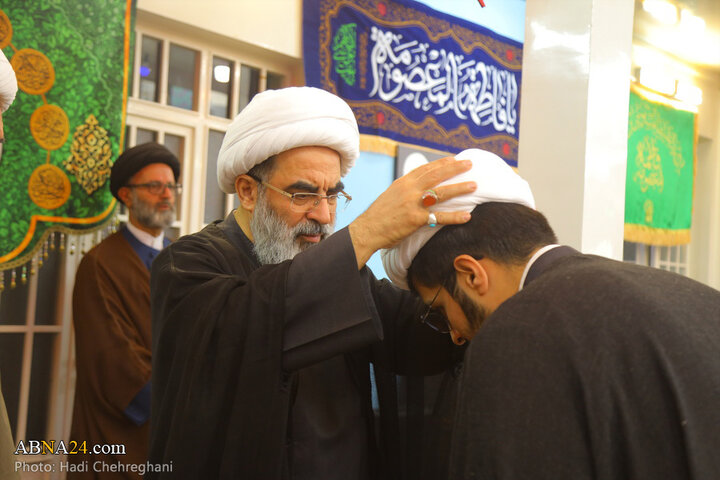 مراسم عمامه گذاری طلاب توسط آیت الله فاضل لنکرانی