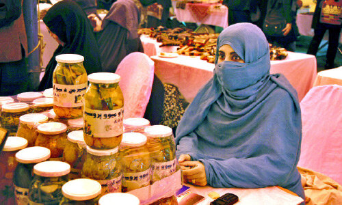 تنها ۷ درصد از زنان افغان شاغل‌ هستند / گزارش سازمان ملل از بحران اقتصادی و امنیتی زنان در افغانستان