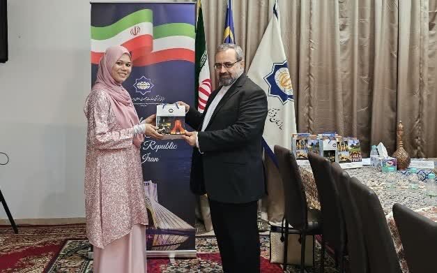 از توس تا کوالالامپور؛ فارسی‌آموزان ملیت های مختلف با شاهنامه آشنا شدند