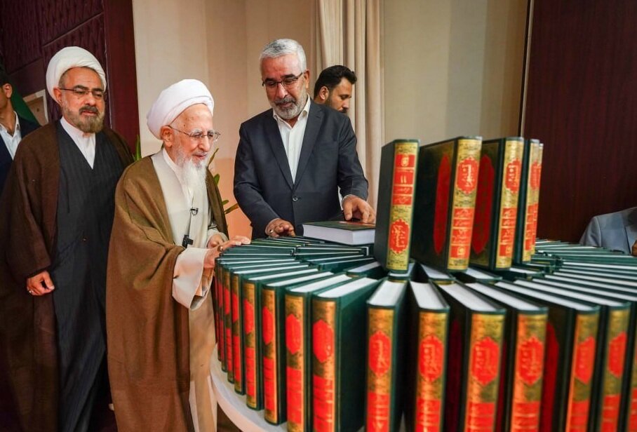تجلیل آستان مقدس علوی از آیت‌الله جوادی آملی با حضور علما و دانشگاهیان + تصاویر