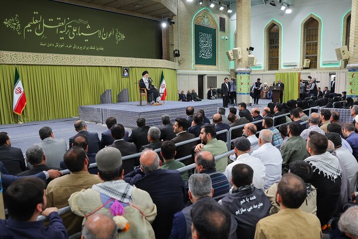 دیدار معلمان با رهبر انقلاب