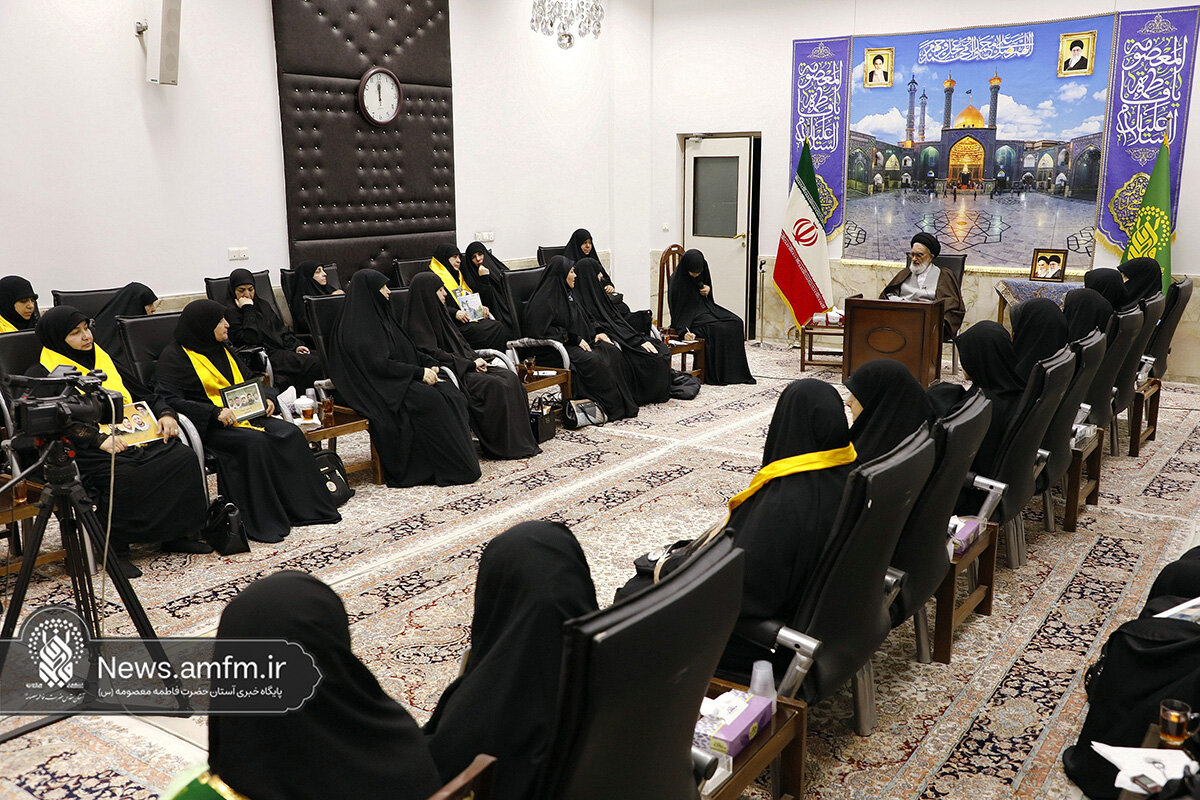 Daughter of martyr Sayyed Hasan Nasrallah meets with Custodian of Hazrat Masoumeh holy shrine
