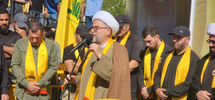 مراسم تشییع پیکر شهید «عیسی قطیش» در شهرک «حولا» لبنان