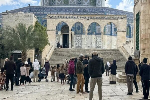 Extremist Israeli Jewish settler turns Sheikh Ahmed al-Dajani Shrine into private home