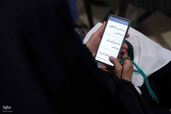 Photos: Hajj pilgrims recite Kumayl Supplication near Prophet’s Mosque in Medina