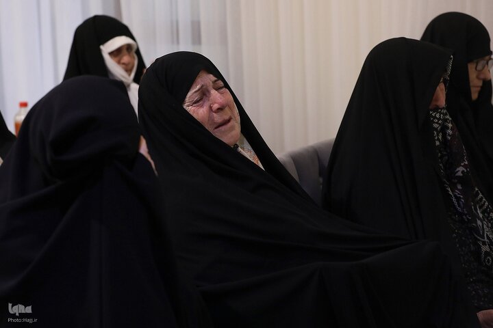 Photos: Hajj pilgrims recite Kumayl Supplication near Prophet’s Mosque in Medina