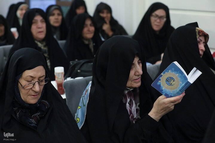 Photos: Hajj pilgrims recite Kumayl Supplication near Prophet’s Mosque in Medina