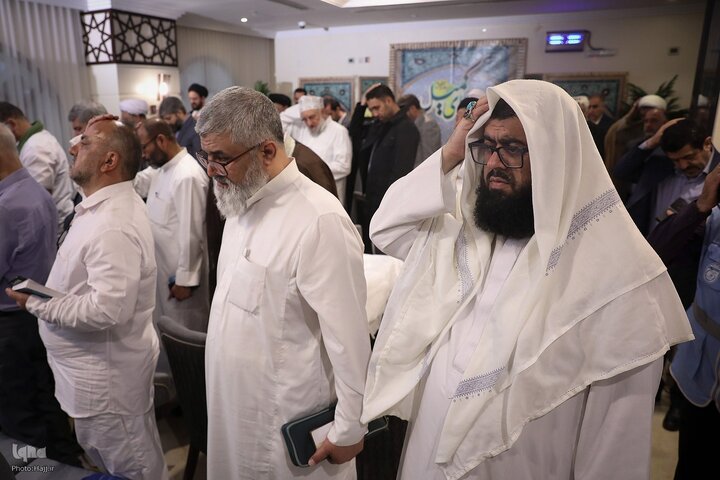 Photos: Hajj pilgrims recite Kumayl Supplication near Prophet’s Mosque in Medina