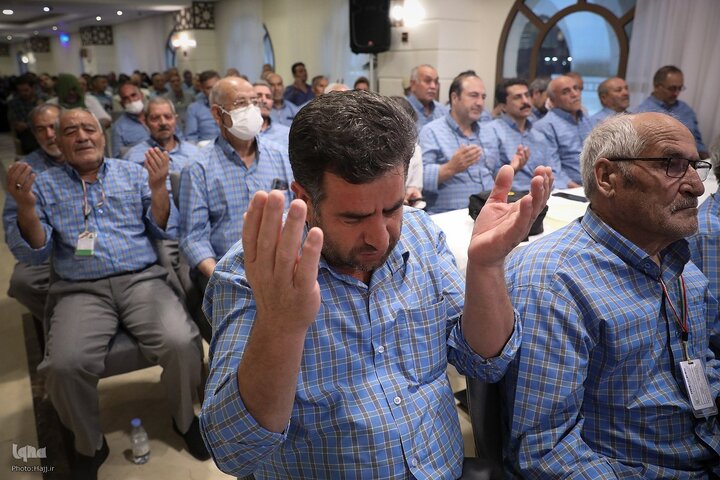 Photos: Hajj pilgrims recite Kumayl Supplication near Prophet’s Mosque in Medina