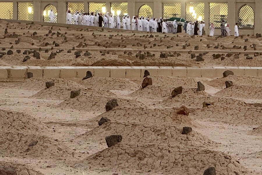 A Unified and United Iran in Mourning for the Anniversary of the Demolition of Al-Baqi'