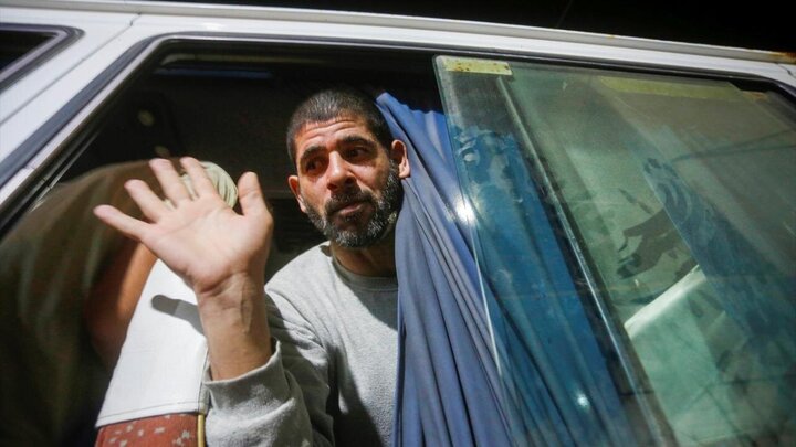 Photos: 10 Palestinian prisoners released from Israeli prisons