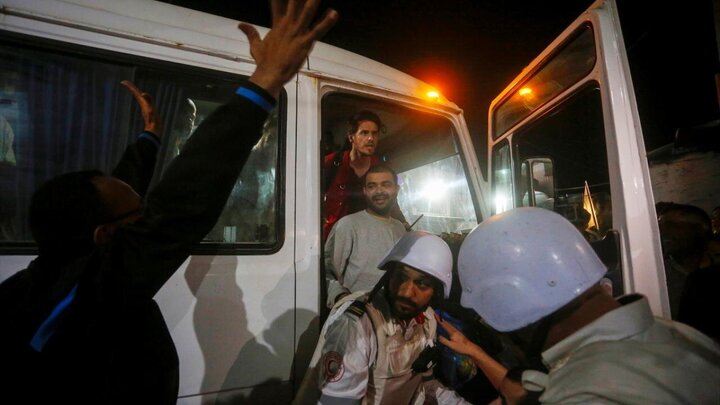 Photos: 10 Palestinian prisoners released from Israeli prisons