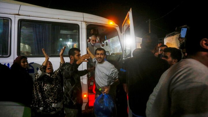 Photos: 10 Palestinian prisoners released from Israeli prisons