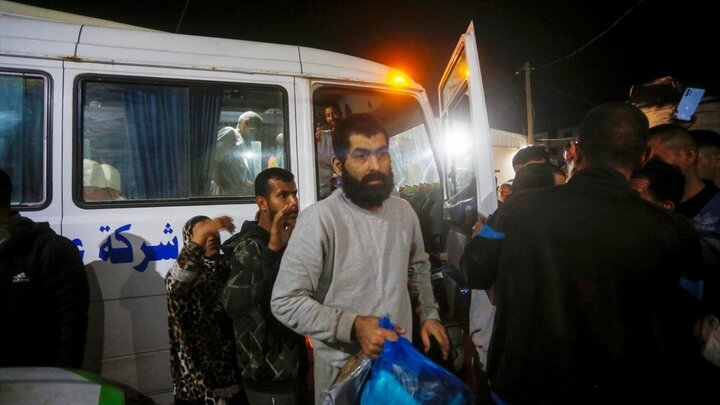 Photos: 10 Palestinian prisoners released from Israeli prisons