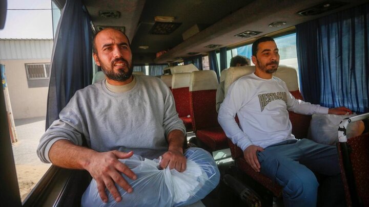 Photos: 13 Palestinian prisoners released from Israeli prisons