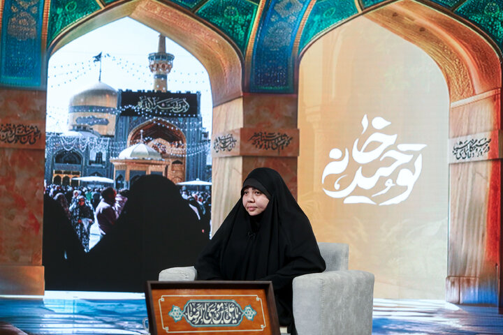 Photos: Australian cultural activist participates in Tawhid Khaneh TV program