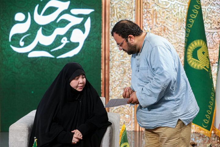 Photos: Australian cultural activist participates in Tawhid Khaneh TV program