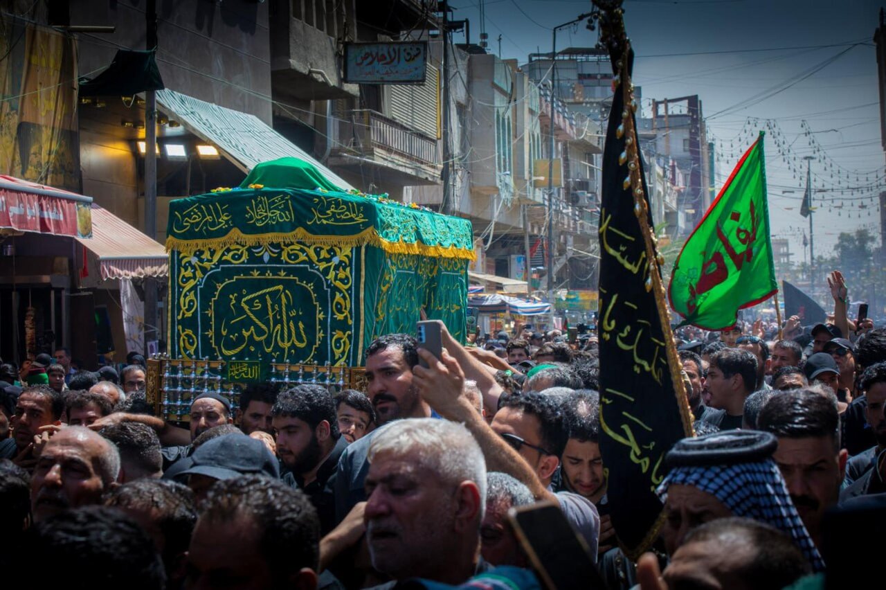 Crowds of visitors carry symbolic coffin of Imam al-Jawad at his holy shrine (+Photos)