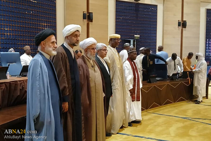مراسم عمامه‌گذاری جمعی از طلاب کشور نیجر به دست آیت‌الله رمضانی