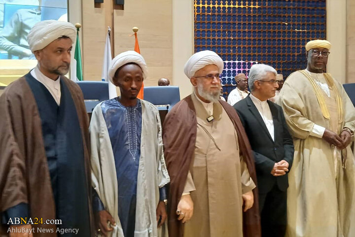 مراسم عمامه‌گذاری جمعی از طلاب کشور نیجر به دست آیت‌الله رمضانی