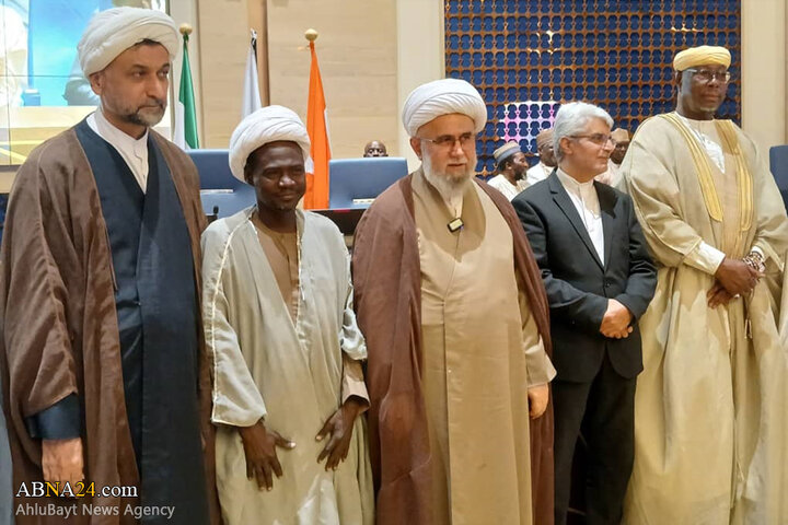 مراسم عمامه‌گذاری جمعی از طلاب کشور نیجر به دست آیت‌الله رمضانی