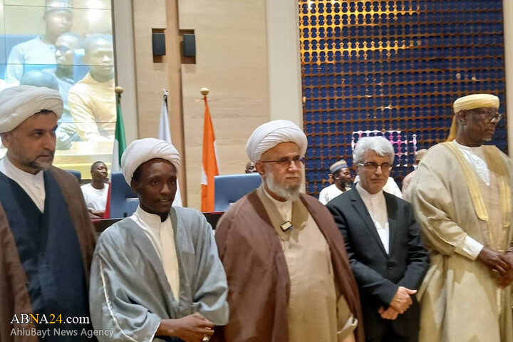 مراسم عمامه‌گذاری جمعی از طلاب کشور نیجر به دست آیت‌الله رمضانی