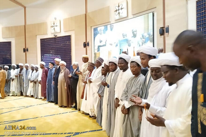 مراسم عمامه‌گذاری جمعی از طلاب کشور نیجر به دست آیت‌الله رمضانی