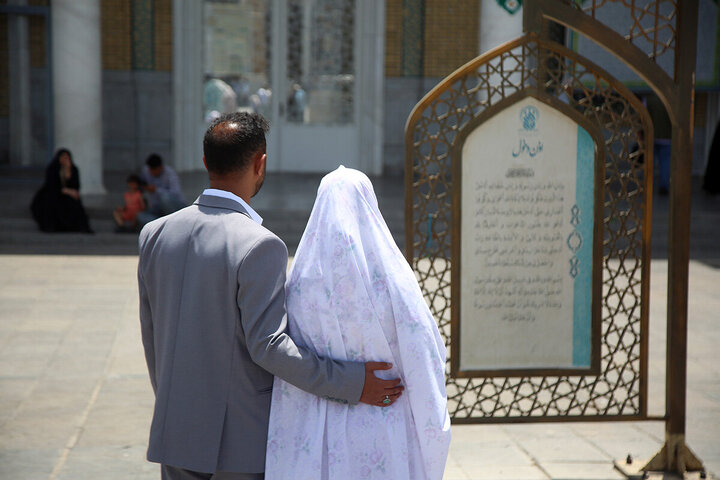 Photos: Young couples begin their life together at Hazrat Masoumeh shrine