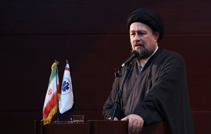 انقلاب اسلامی نمونه‌ای از پیوند توجه به ولیّ خدا و مسئولیت‌پذیری انسان صالح بود