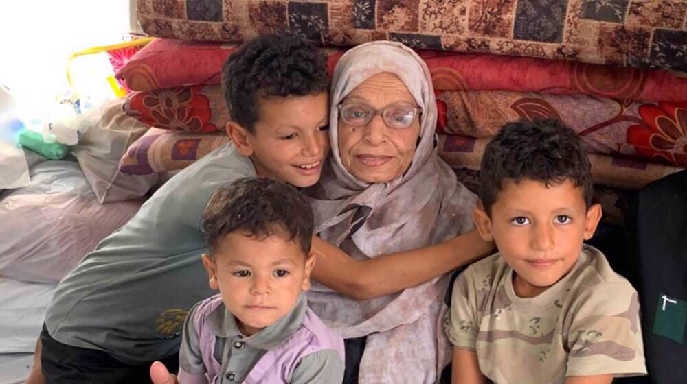 Palestinian woman buries husband alone amid Israeli siege on Rafah