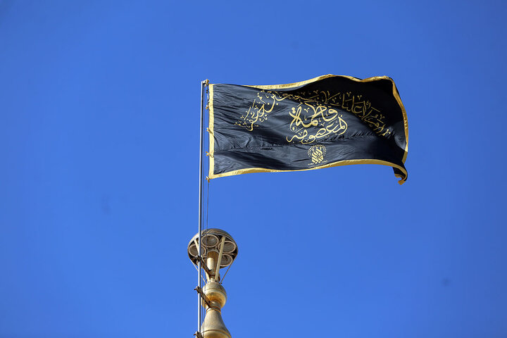 Photos: Mourning flag hoisted on Hazrat Masoumeh shrine dome on eve of Imam Baqir martyrdom anniversary