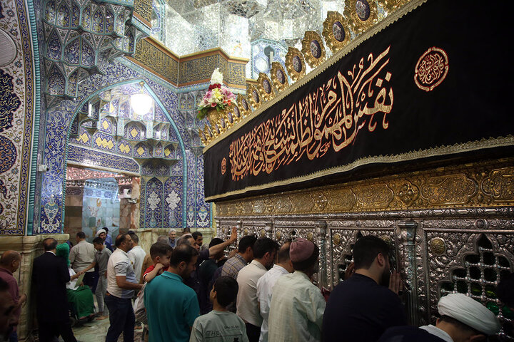 Photos: Mourning flag hoisted on Hazrat Masoumeh shrine dome on eve of Imam Baqir martyrdom anniversary