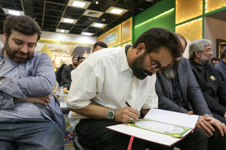 Photos: Crystal Simorgh for Best Film at Fajr Festival donated to Astan Quds Razavi