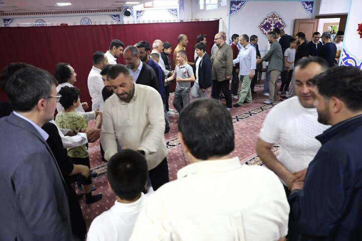 Photos: Eid al-Adha prayers performed at Kawsar Cultural Center, Istanbul, Türkiye