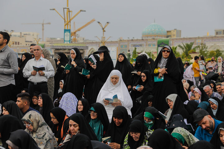 Photos: Arafah Prayer recited at Imam Reza Shrine