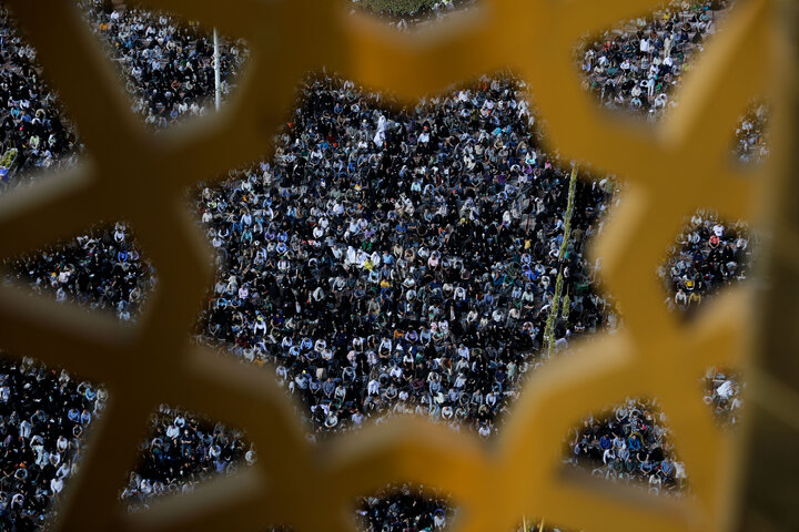 Photos: Arafah Prayer recited at Imam Reza Shrine