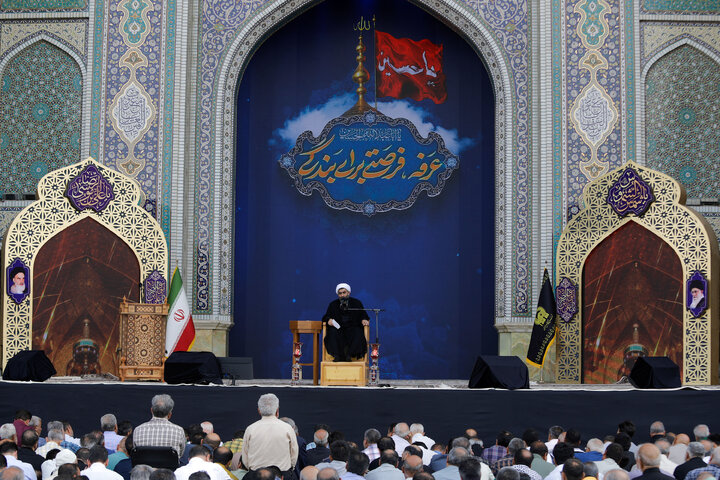 Photos: Arafah Prayer recited at Imam Reza Shrine