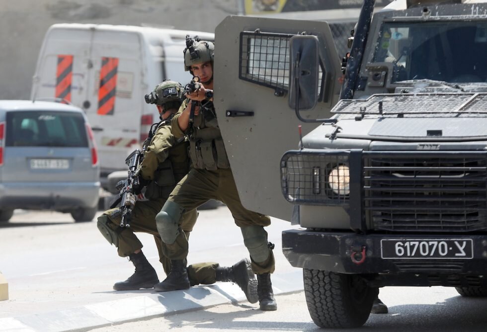 IOF tightens security at Hamra checkpoint, obstructing Eid travel