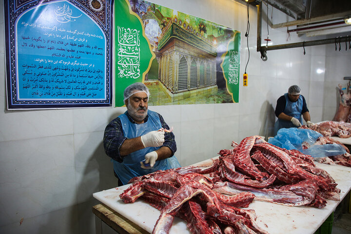 Photos: Packaging of Eid al-Adha sacrificial meat at Hazrat Masoumeh Holy Shrine