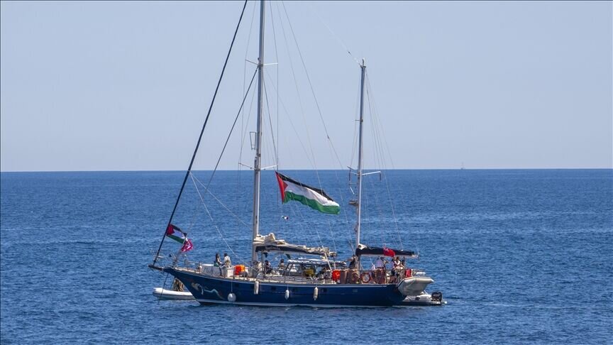 Activist aid ship approaches Gaza sespite Israeli warnings