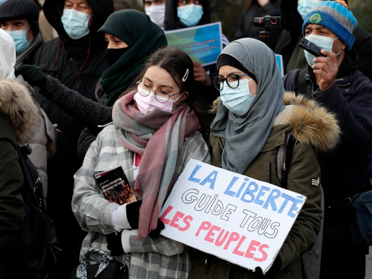 Survey reveals French Muslims leaving due to rising Islamophobia