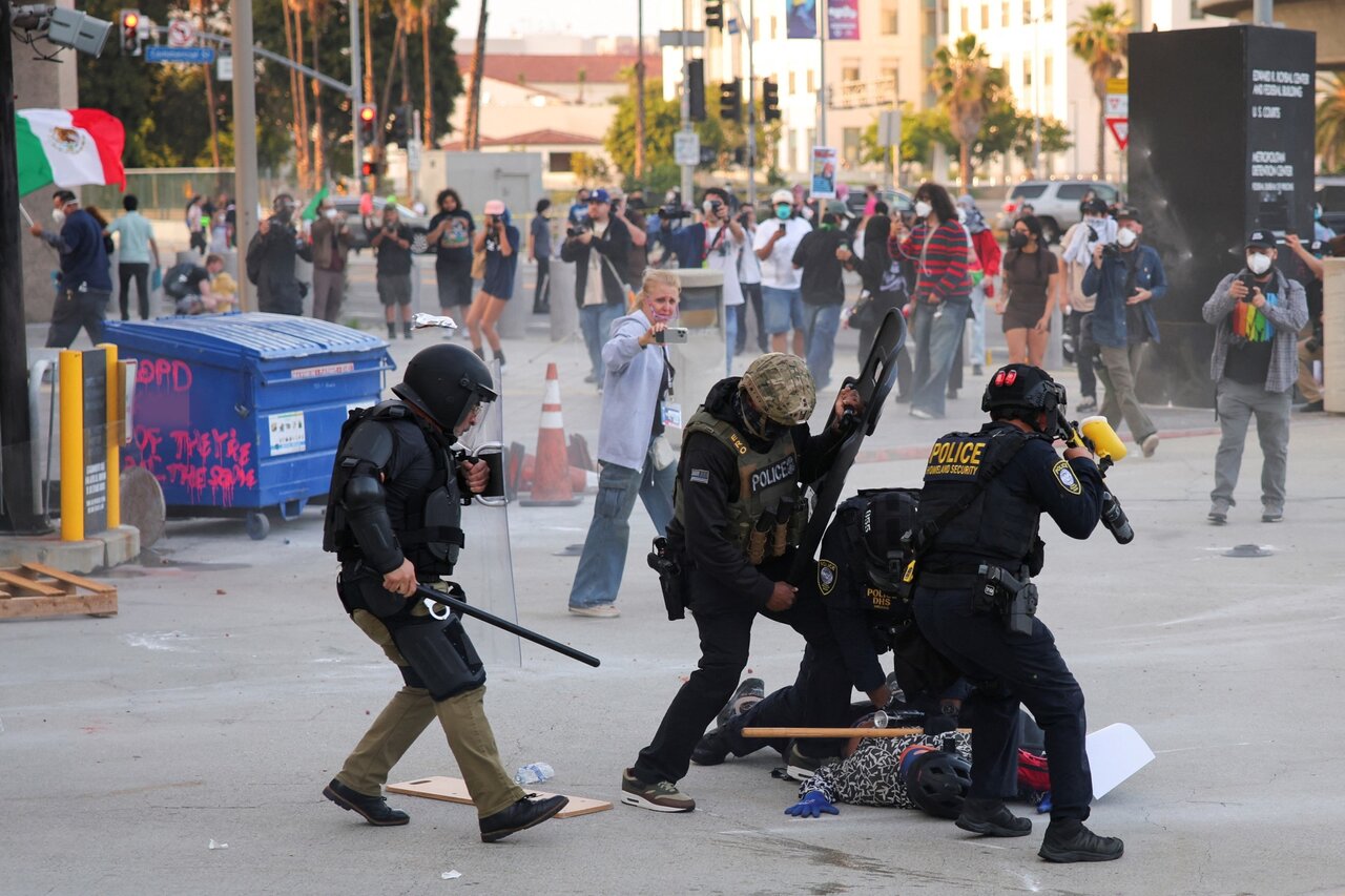 Report: Chaos in Los Angeles as California rises against White House