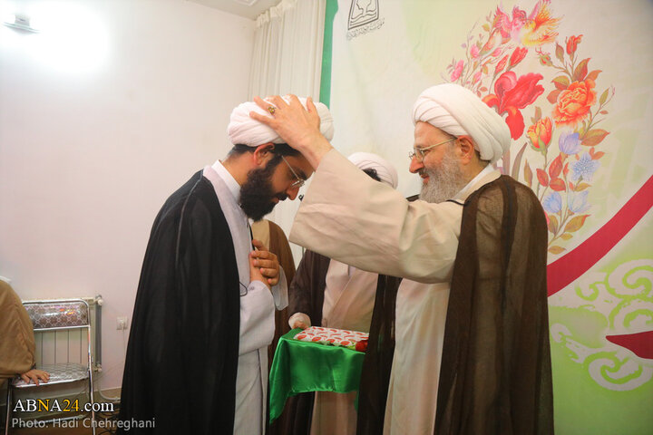 مراسم جشن و عمامه گذاری طلاب در شب میلاد امام هادی(ع) در شهر قم