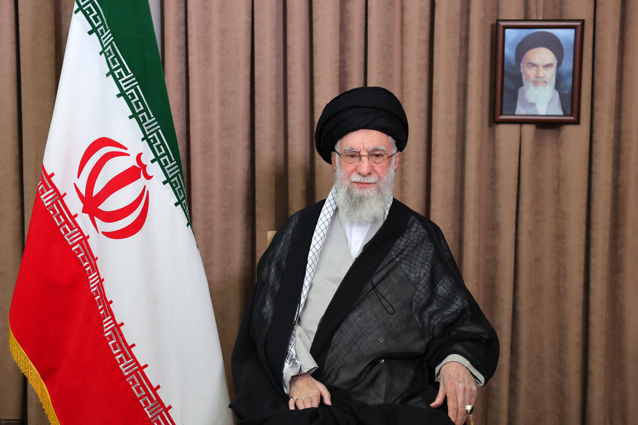 رهبر انقلاب: آمریکایی‌ها بدانند ملت ایران تسلیم‌شدنی نیست/ کسی را تهدید کنید که از تهدید بترسد