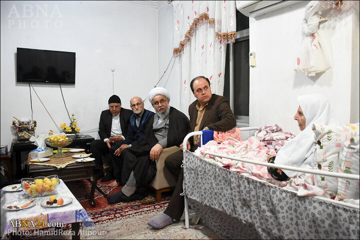 Photos: Ayatollah Ramezani meet with family of martyr Sayyed Hossein Mousavi