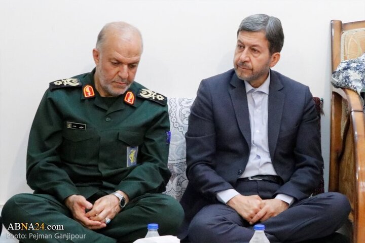 Photos: Isfahan's administrators attend home of Martyr General Mehdi Rabbani's father