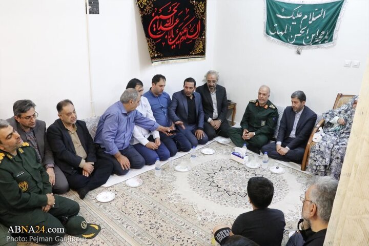 Photos: Isfahan's administrators attend home of Martyr General Mehdi Rabbani's father