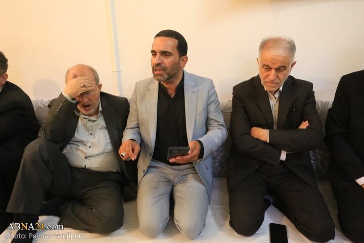 Photos: Isfahan's administrators attend home of Martyr General Mehdi Rabbani's father