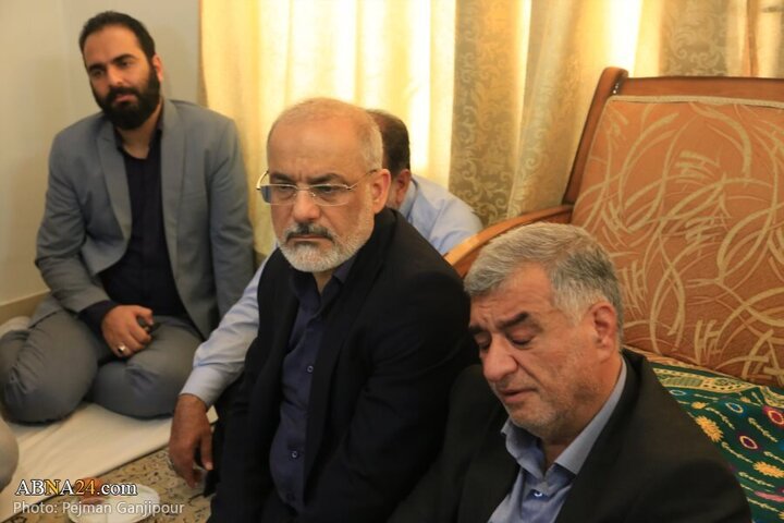 Photos: Isfahan's administrators attend home of Martyr General Mehdi Rabbani's father